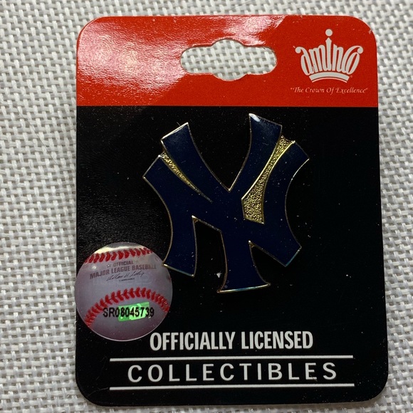 New York Yankee Collectible Lapel Pin - Picture 1 of 1
